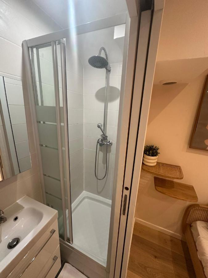 Апартаменты Modern And Warm Fully Renovated Split Level Apart Steps Away From The Grands Boulevard Париж Экстерьер фото
