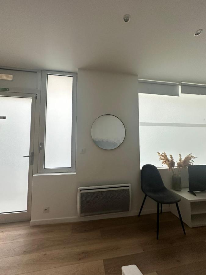 Апартаменты Modern And Warm Fully Renovated Split Level Apart Steps Away From The Grands Boulevard Париж Экстерьер фото