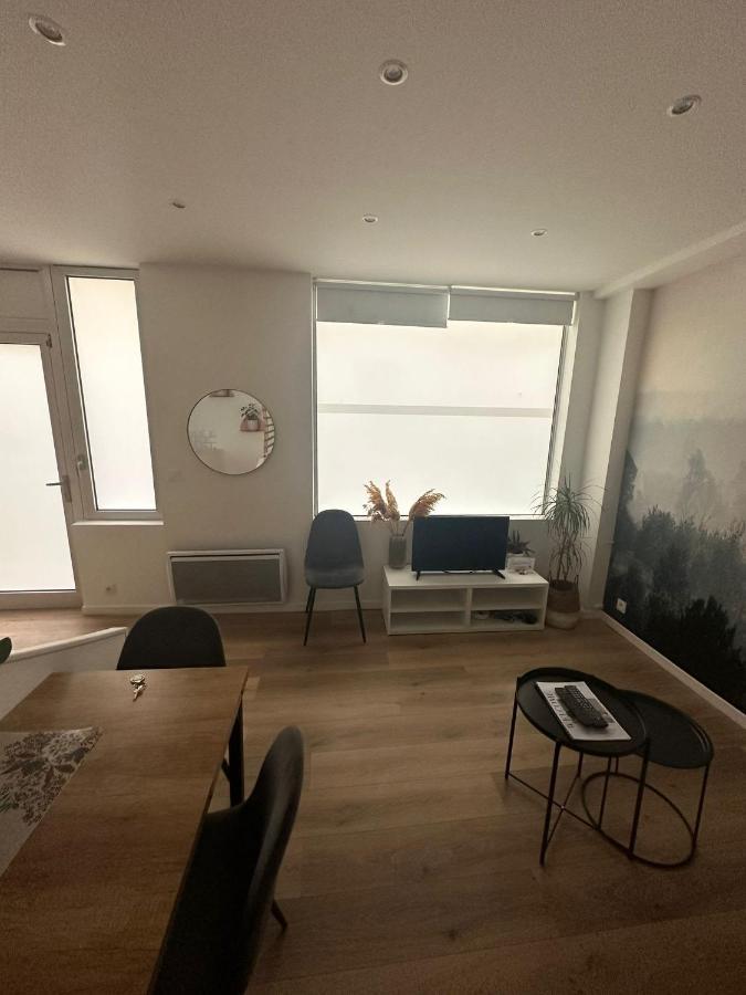 Апартаменты Modern And Warm Fully Renovated Split Level Apart Steps Away From The Grands Boulevard Париж Экстерьер фото